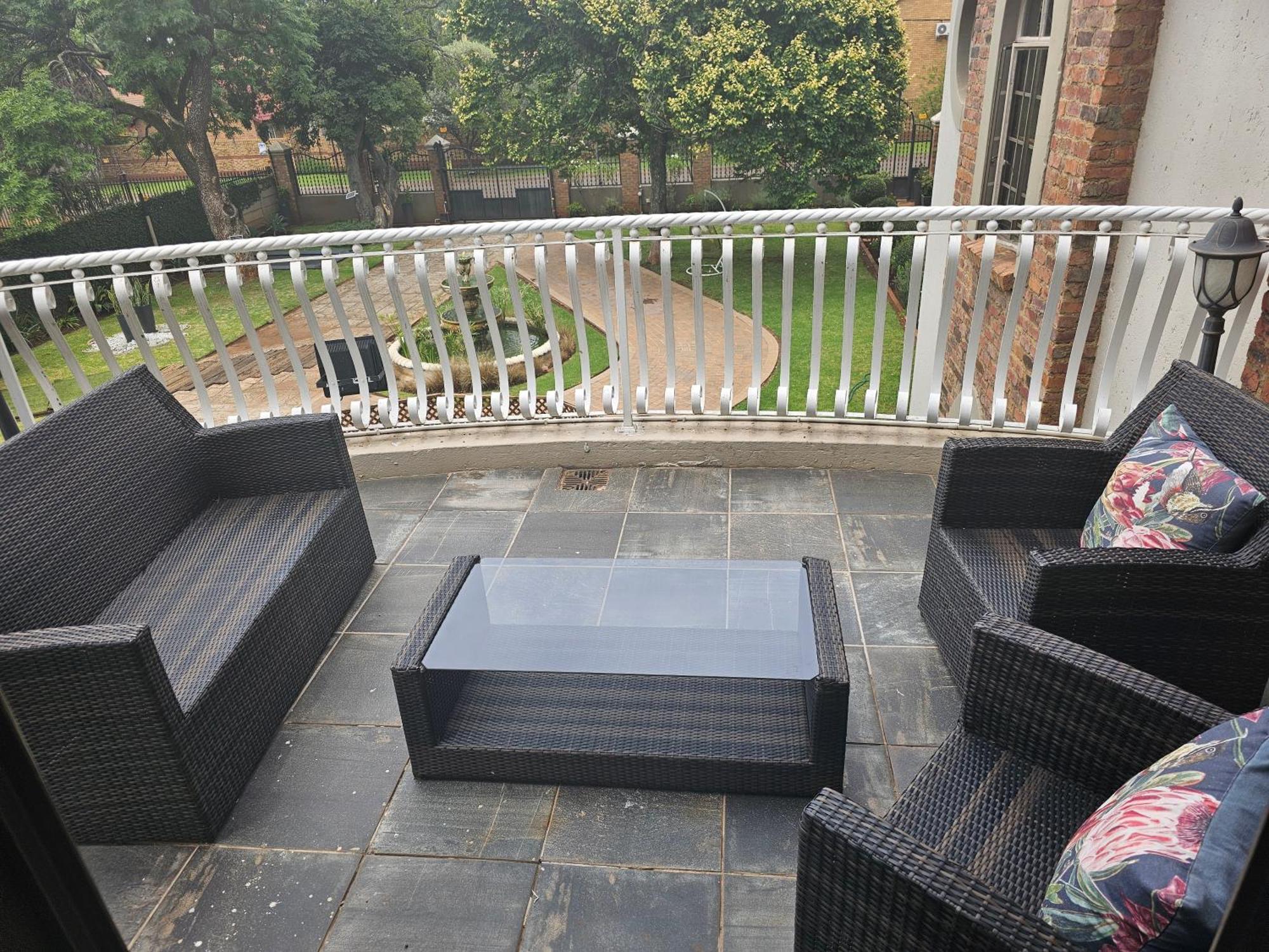 Castle Home Centurion Exterior photo